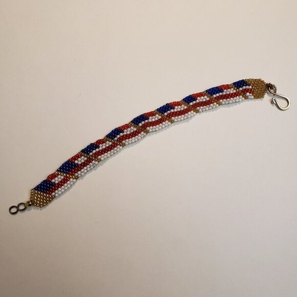 Handcrafted Beaded American Flag Patriotic Bracelet 7.5 inches - Picture 2 of 8